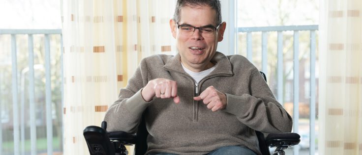 Arjo thuis aan het sporten